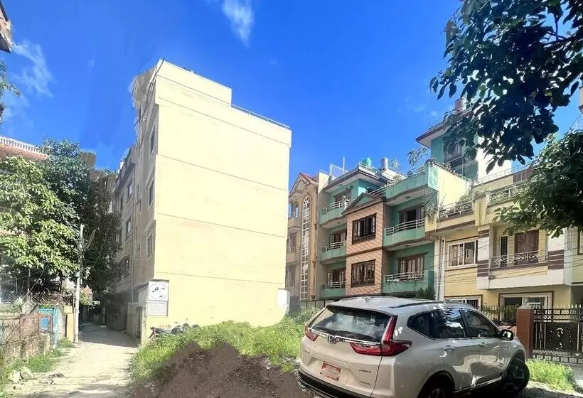 هاستل Down To Earth