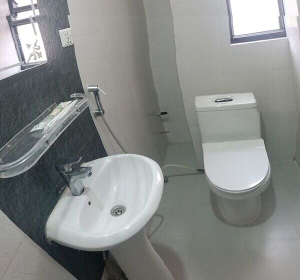 هاستل Down To Earth