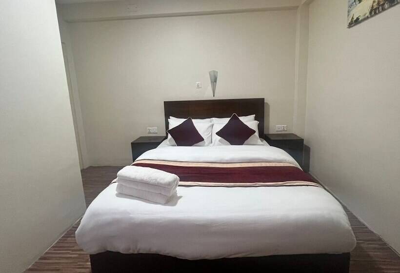 هاستل Down To Earth