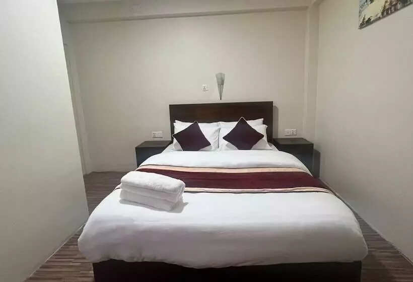 هاستل Down To Earth