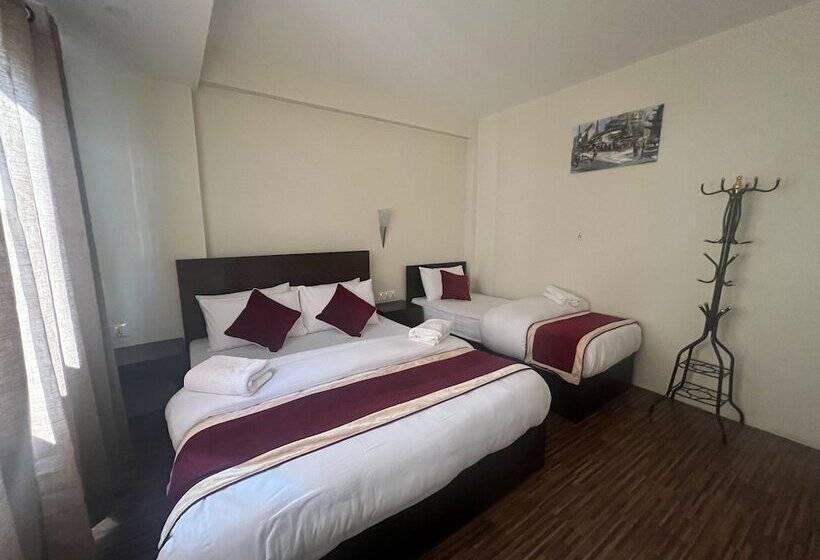 هاستل Down To Earth