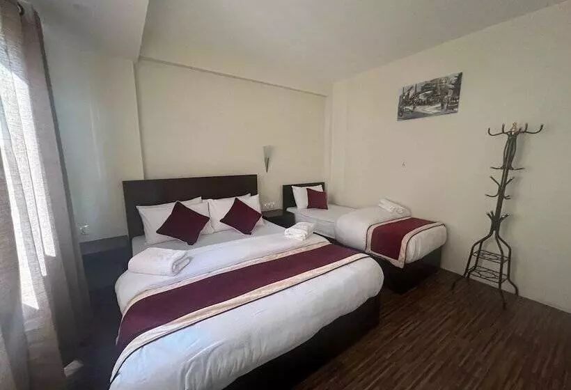 هاستل Down To Earth