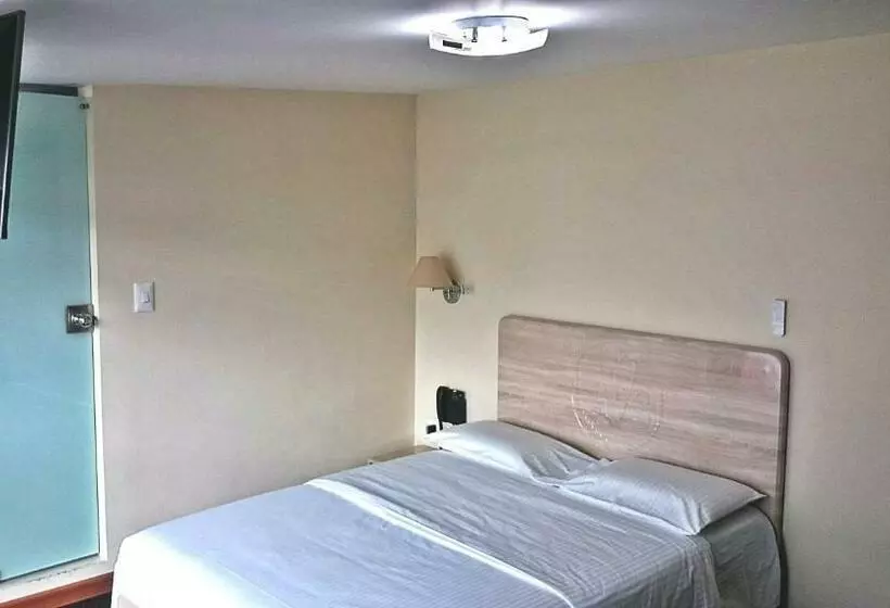 ホテル Vincent Suites