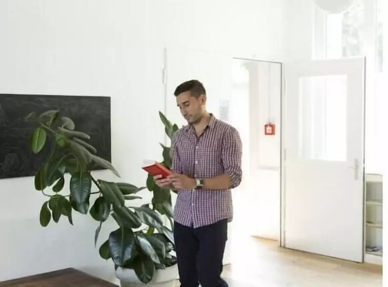 פונדק Basel Backpack