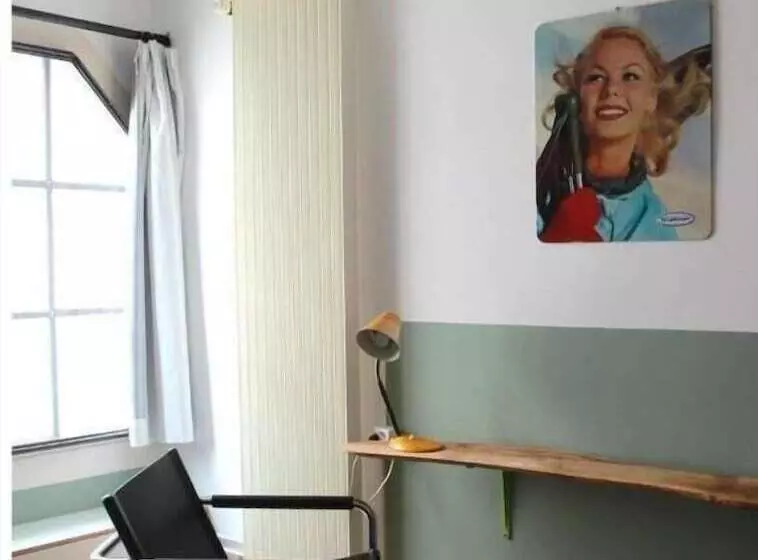 פונדק Basel Backpack