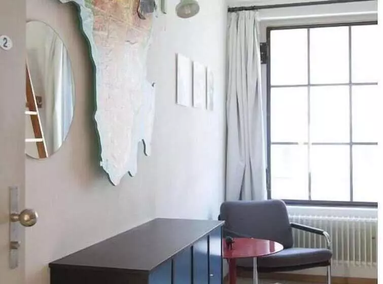 פונדק Basel Backpack