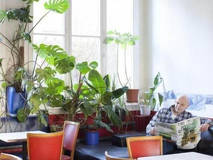 פונדק Basel Backpack