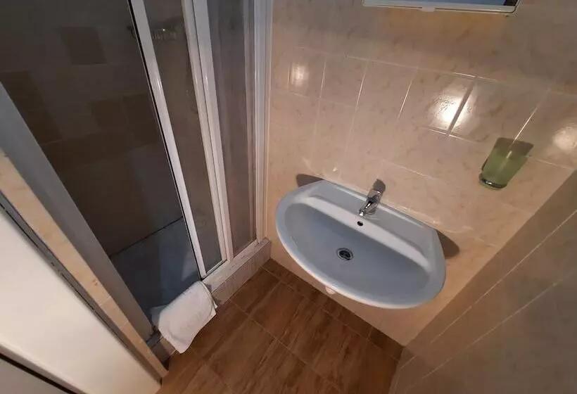 مسافرخانه Pension City Center