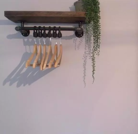 פונדק The Dog In Over Peover