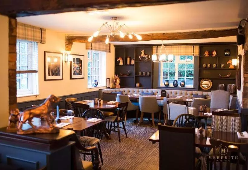 פונדק The Dog In Over Peover