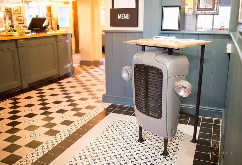 פונדק The Dog In Over Peover