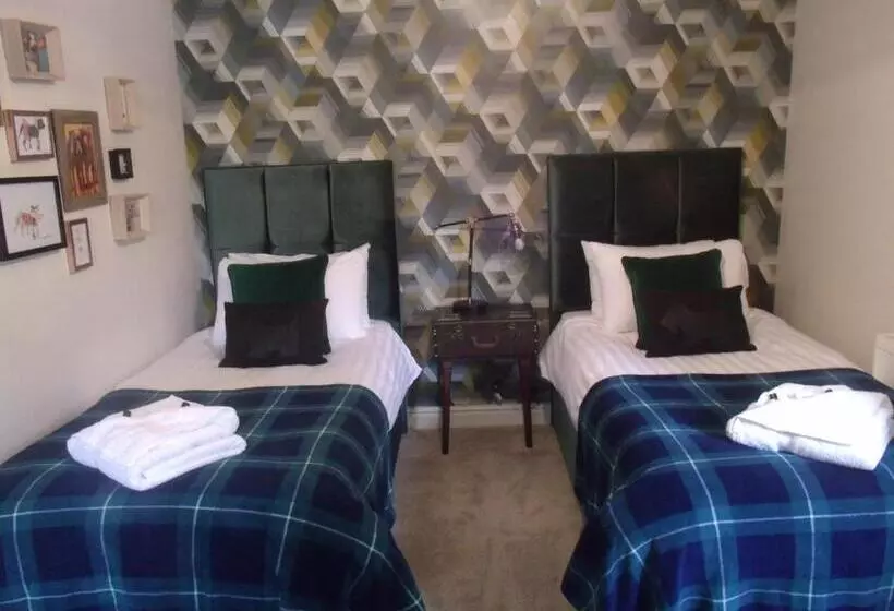 פונדק The Dog In Over Peover