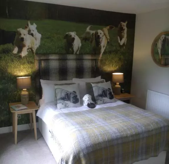 פונדק The Dog In Over Peover