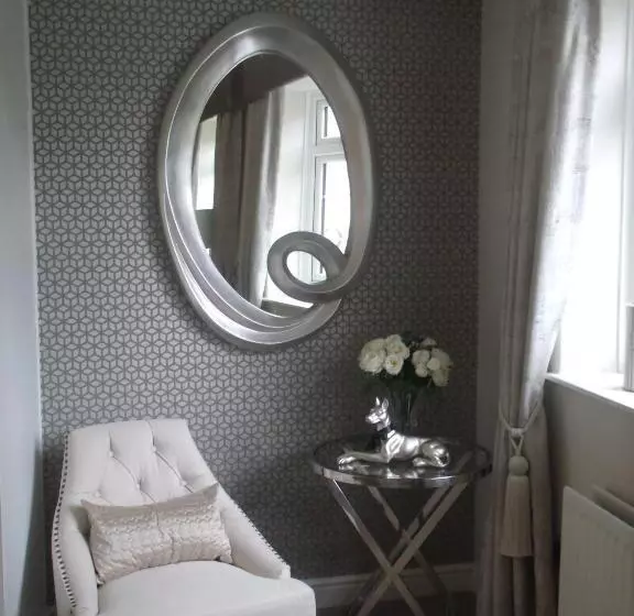 פונדק The Dog In Over Peover