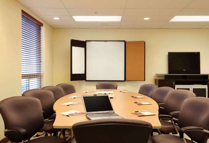 בית מלון כפרי Days Inn By Wyndham Grande Prairie