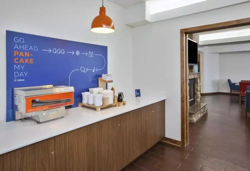 Holiday Inn Express Hotel & Suites Auburn Hills, An Ihg