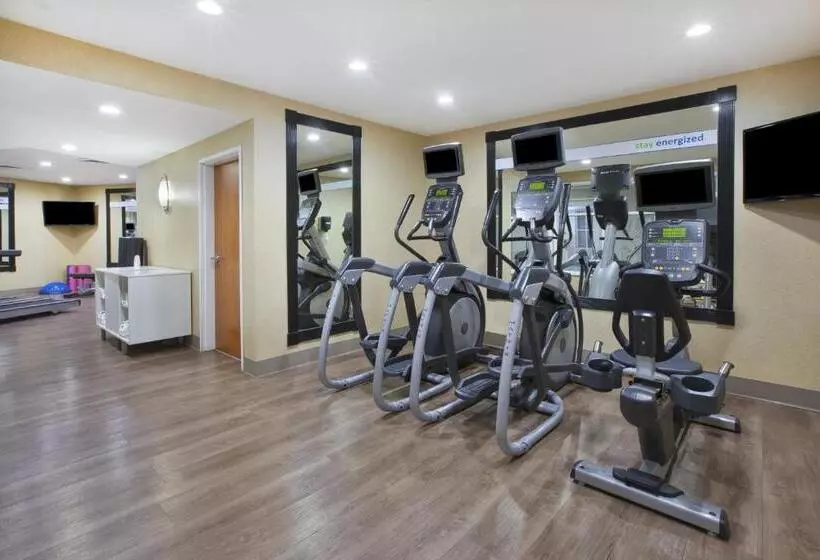 Holiday Inn Express Hotel & Suites Auburn Hills, An Ihg