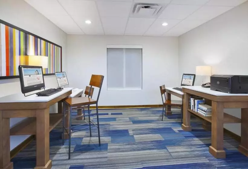 Holiday Inn Express Hotel & Suites Auburn Hills, An Ihg