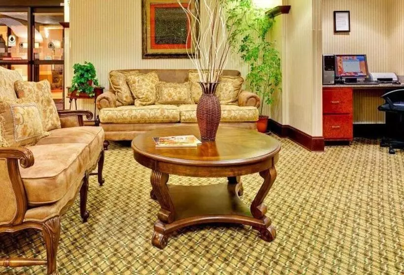 Отель Holiday Inn Express & Suites   Greenwood By Ihg