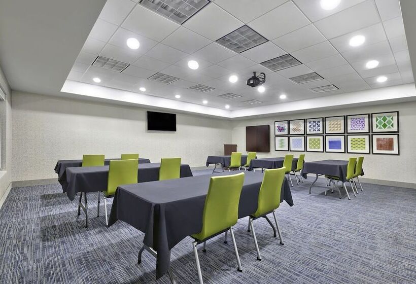 Holiday Inn Express Hotel & Suites Kansas City Grandview, An Ihg