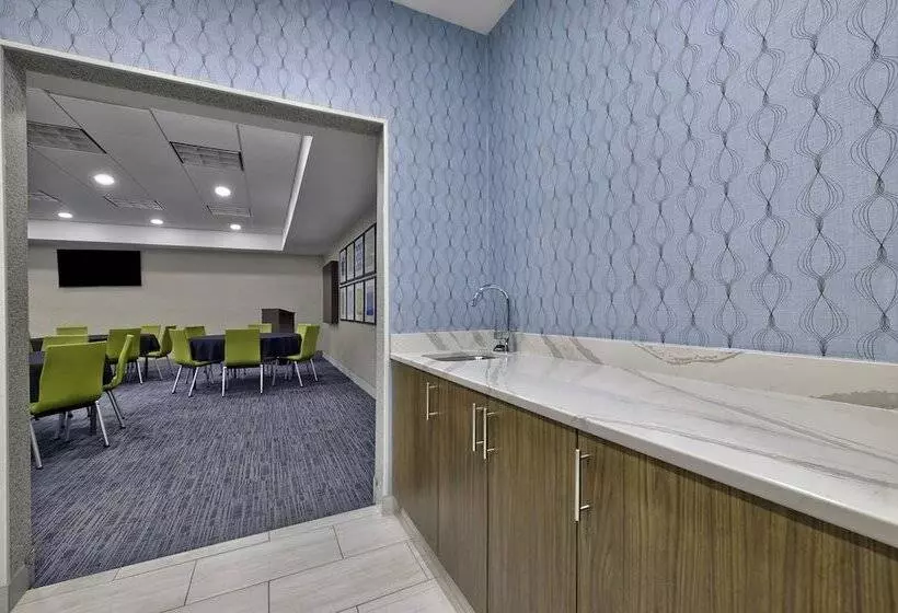 Holiday Inn Express Hotel & Suites Kansas City   Grandview, An Ihg