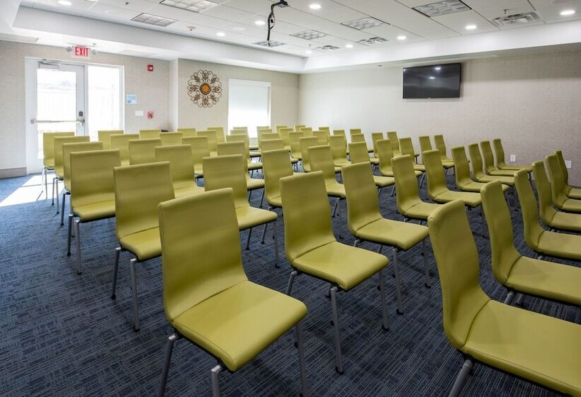 Holiday Inn Express Hotel & Suites Kansas City Grandview, An Ihg