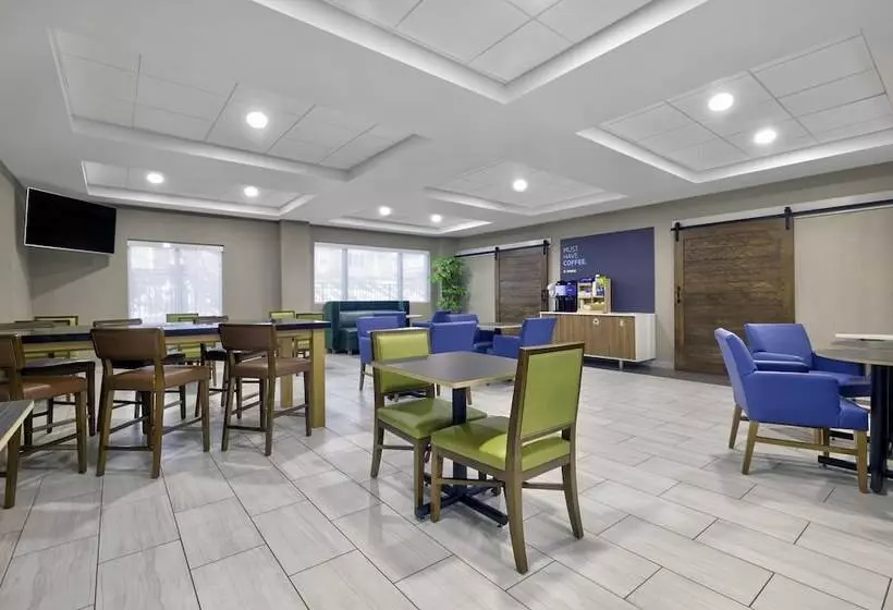 Holiday Inn Express Hotel & Suites Kansas City   Grandview, An Ihg