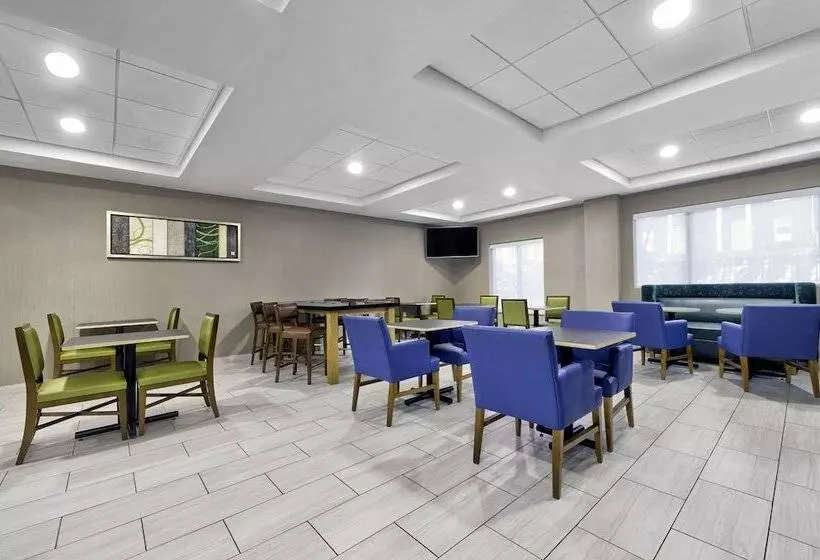 Holiday Inn Express Hotel & Suites Kansas City   Grandview, An Ihg