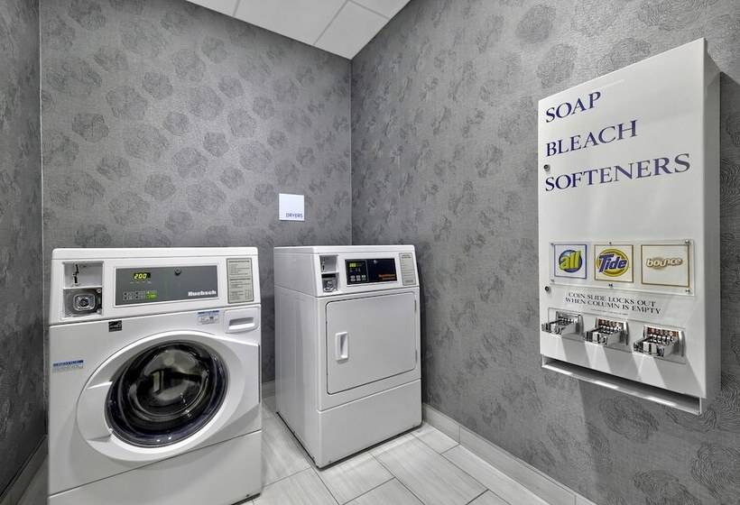 Holiday Inn Express Hotel & Suites Kansas City Grandview, An Ihg