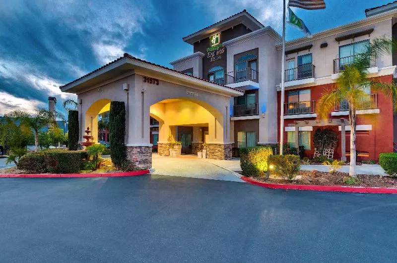 Holiday Inn Express Hotel & Suites Lake Elsinore, An Ihg