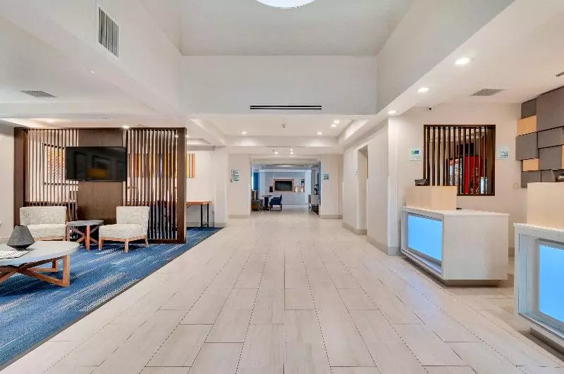 Holiday Inn Express Hotel & Suites Lake Elsinore, An Ihg