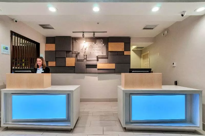 Holiday Inn Express Hotel & Suites Lake Elsinore, An Ihg