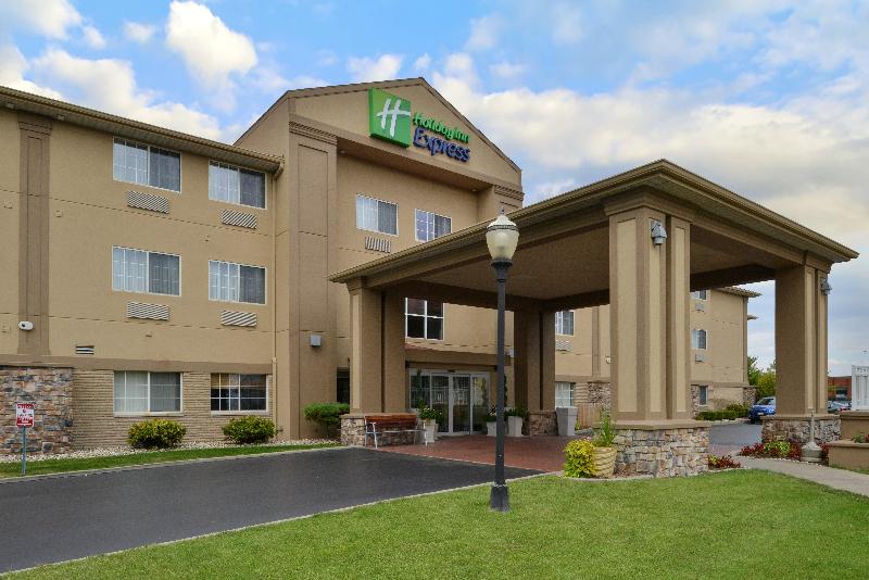 Holiday Inn Express Hotel & Suites Saint Joseph, An Ihg