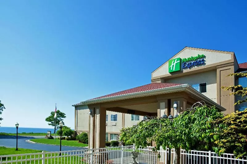 Holiday Inn Express Hotel & Suites Saint Joseph, An Ihg