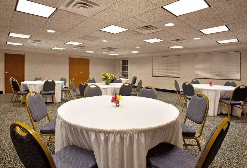 Holiday Inn Express Hotel & Suites Saint Joseph, An Ihg