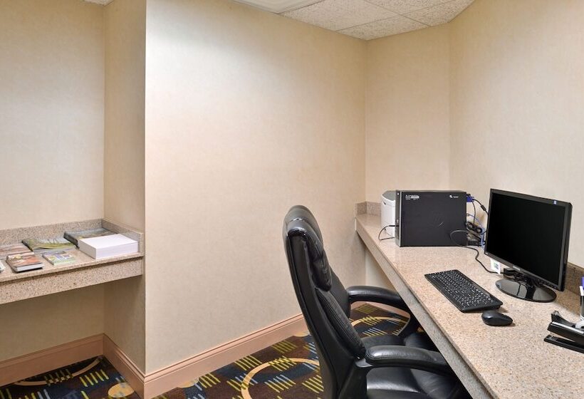 Holiday Inn Express Hotel & Suites Saint Joseph, An Ihg
