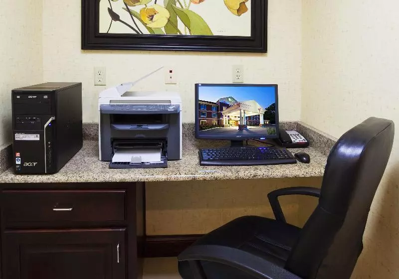 Отель Holiday Inn Express & Suites Carrollton By Ihg