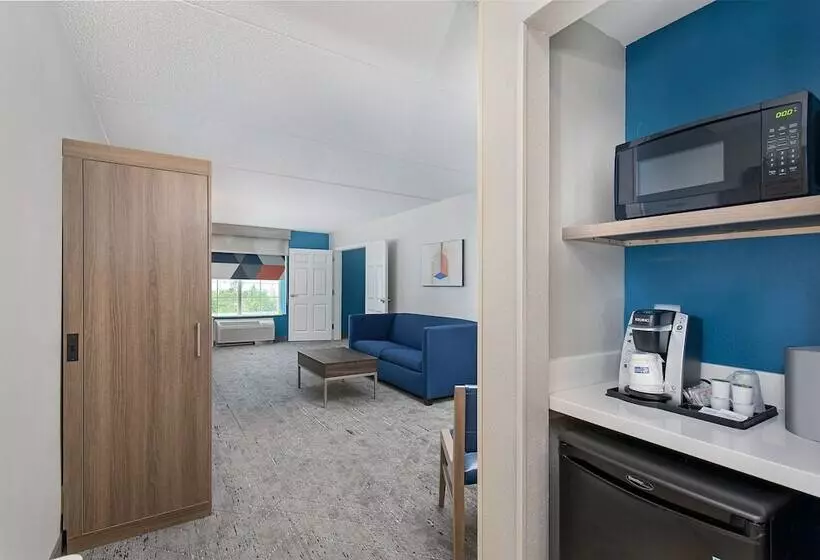 Hotel Holiday Inn Express & Suites Columbus At Northlake, An Ihg