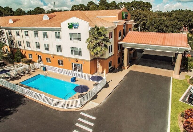 ホテル Holiday Inn Express & Suites Tavares, An Ihg