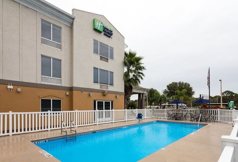 ホテル Holiday Inn Express & Suites Tavares, An Ihg