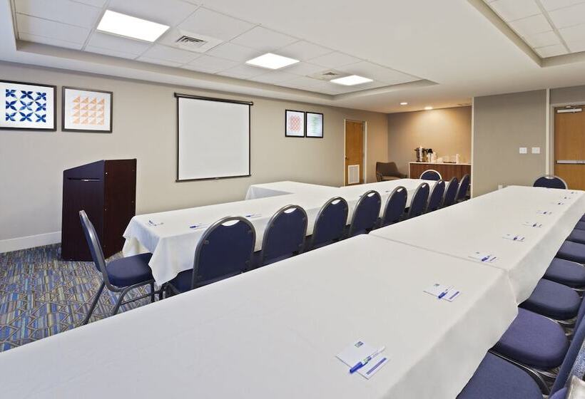 ホテル Holiday Inn Express & Suites Tavares, An Ihg