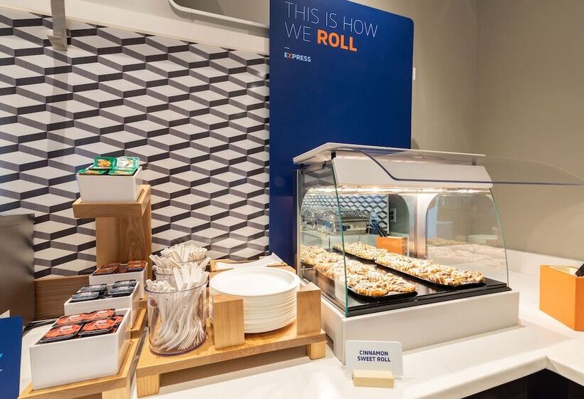 ホテル Holiday Inn Express & Suites Tavares, An Ihg