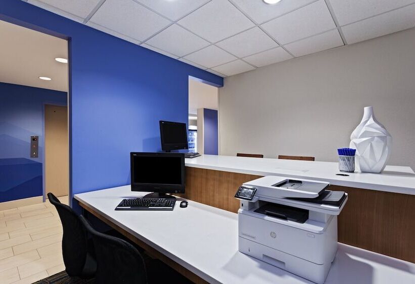 ホテル Holiday Inn Express & Suites Tavares, An Ihg