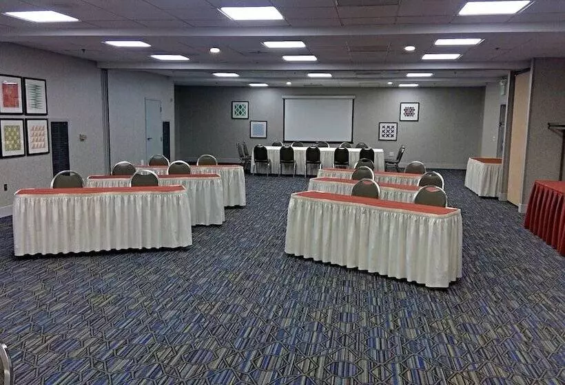 酒店 Holiday Inn Express & Suites Tracy, An Ihg