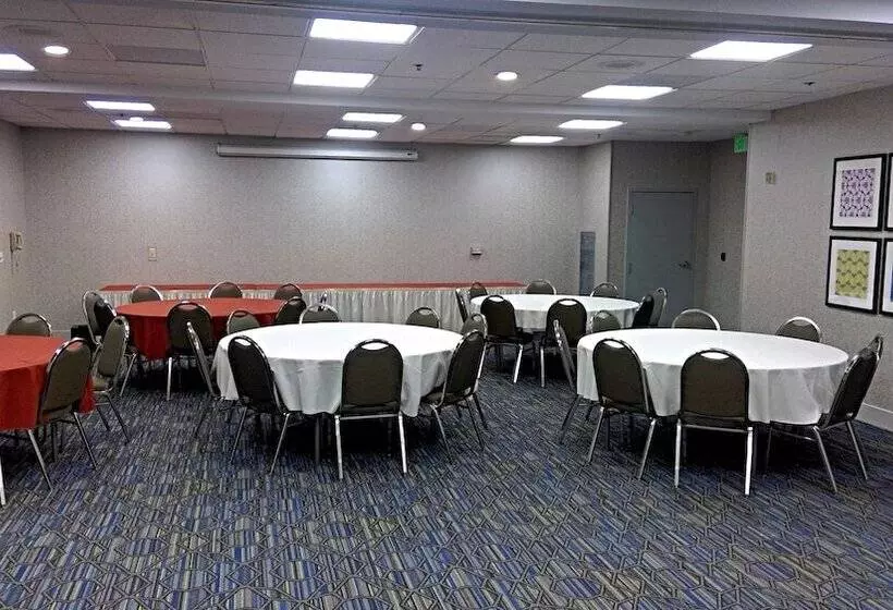 酒店 Holiday Inn Express & Suites Tracy, An Ihg