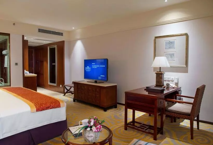 Отель Howard Johnson Conference Resort Chengdu