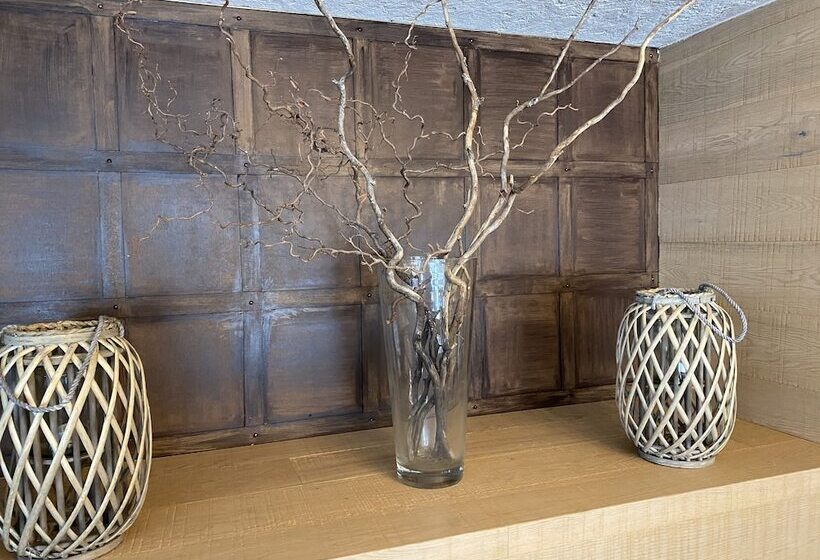 Отель Lodge Inn