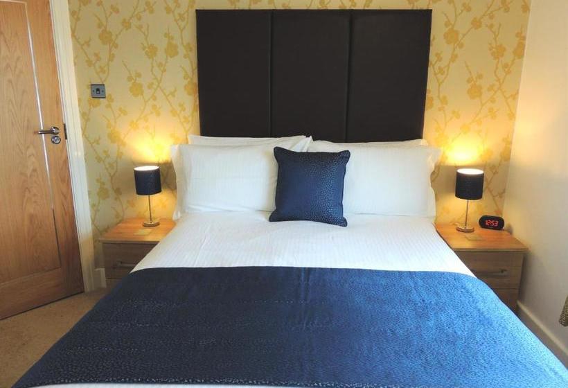 בית מלון כפרי Marine Court  Adults Only