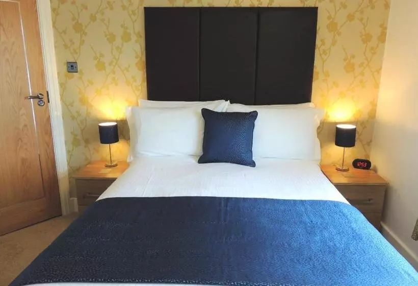 Отель Marine Court Adults Only