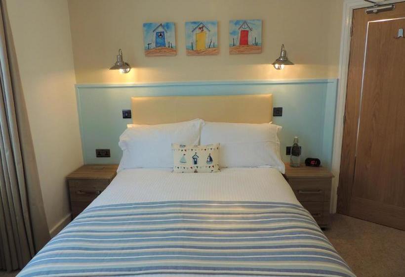 בית מלון כפרי Marine Court  Adults Only